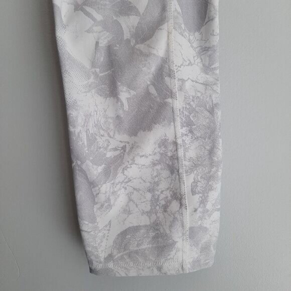 RBX Active Crop Capri Athletic Leggings Abstract Print Grey White Pockets Sz M - Picture 7 of 15